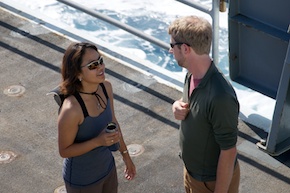 Masako chats with James Kinsey, the AUV-Sentry team expedition leader.